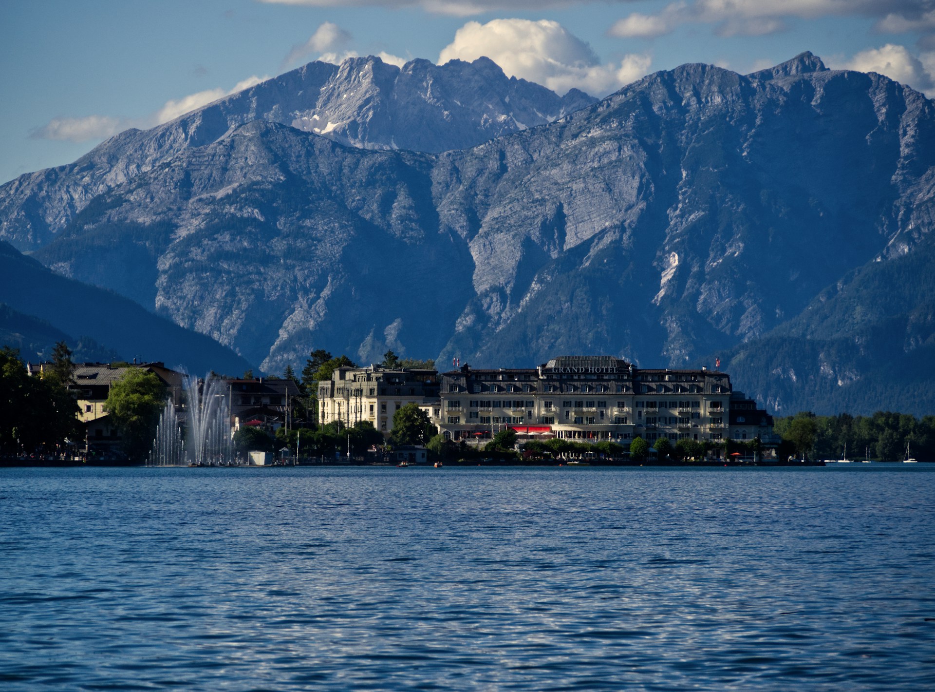 Best Ontario Hotel-Casino Resorts for Food, Entertainment, and Relaxation